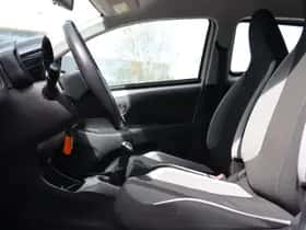 Toyota Aygo (2016) thumbnail 29