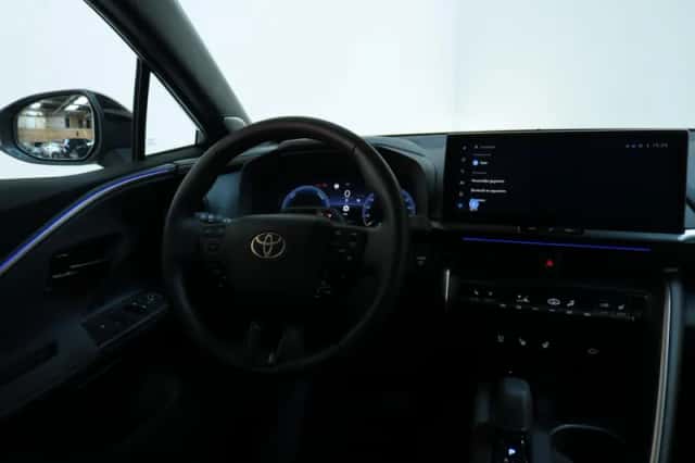Toyota C-HR (2025) thumbnail 3