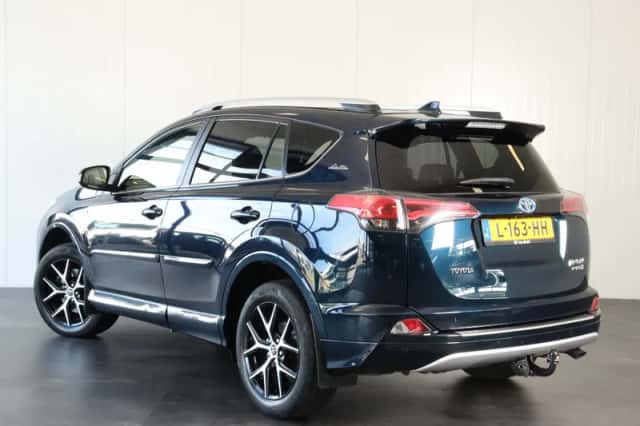 Toyota RAV4 (2017) thumbnail 2