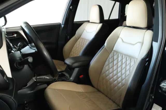 Toyota RAV4 (2017) thumbnail 5