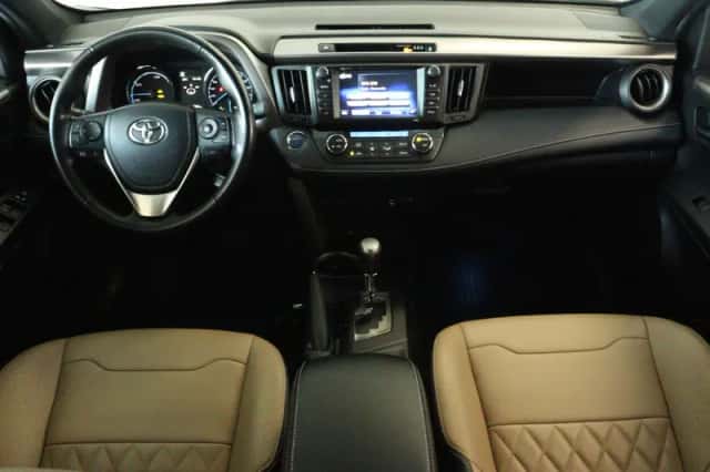 Toyota RAV4 (2017) thumbnail 6