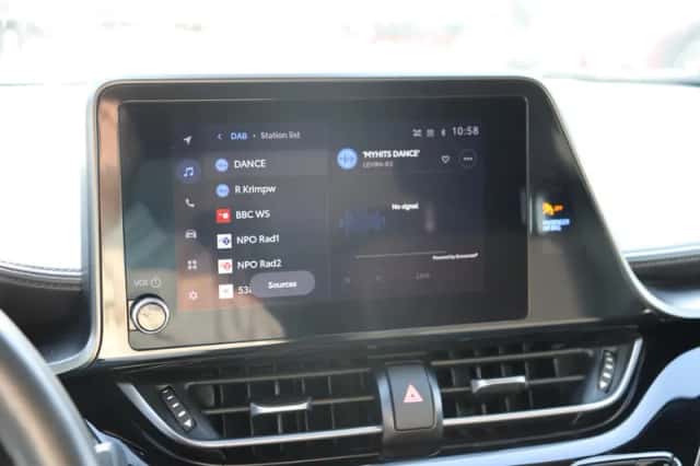 Toyota C-HR (2023) thumbnail 6