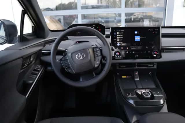 Toyota C-HR+ (2026) thumbnail 6