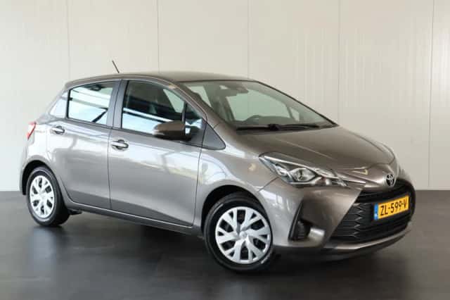 Toyota Yaris (2019) thumbnail 3