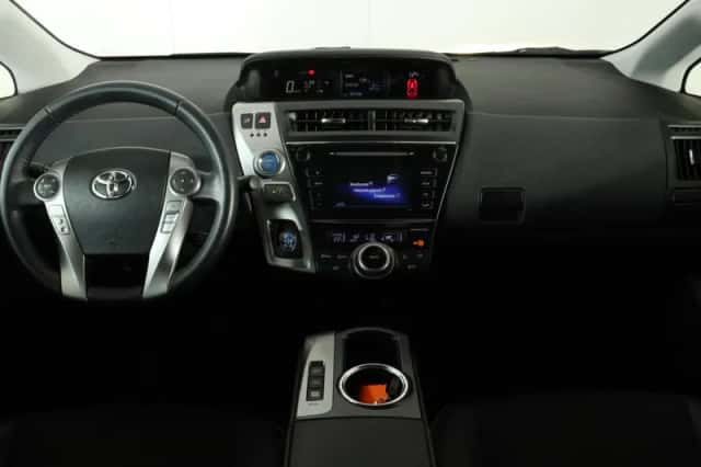 Toyota Prius (2019) thumbnail 2