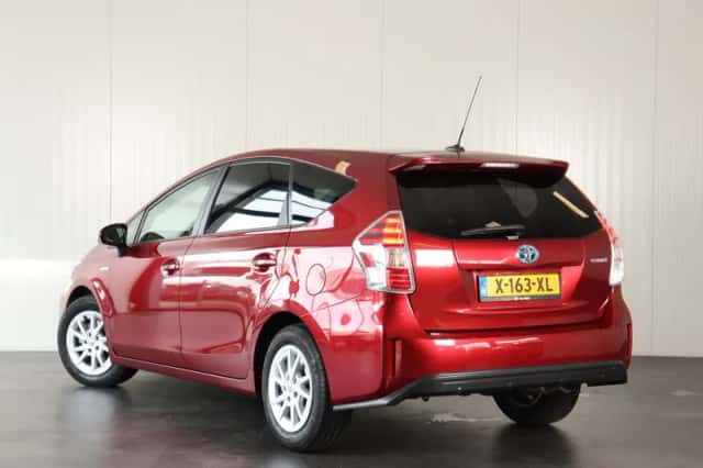Toyota Prius (2019) thumbnail 5