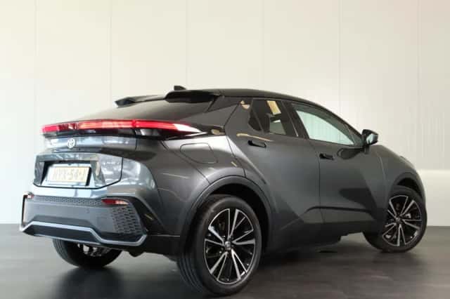 Toyota C-HR (2025) thumbnail 4