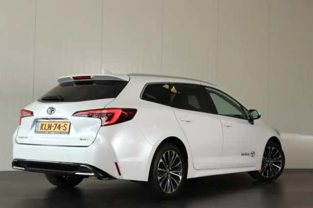 Toyota Corolla (2024) thumbnail 2