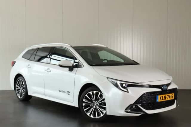 Toyota Corolla (2024) thumbnail 3