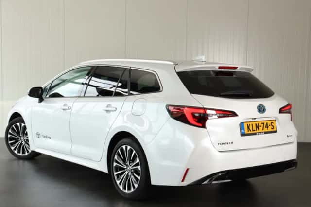 Toyota Corolla (2024) thumbnail 4