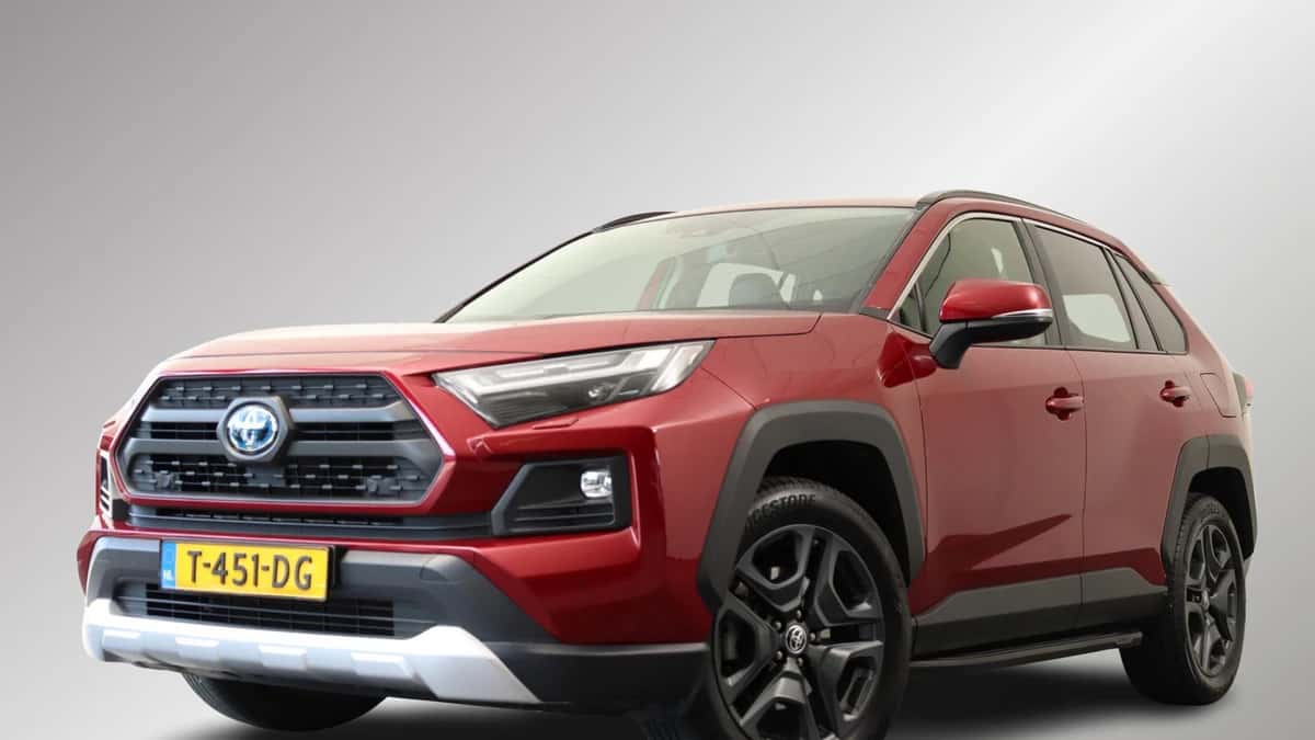 Toyota RAV4 (2022) — foto 1