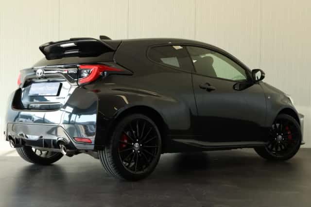 Toyota Yaris (2023) thumbnail 2