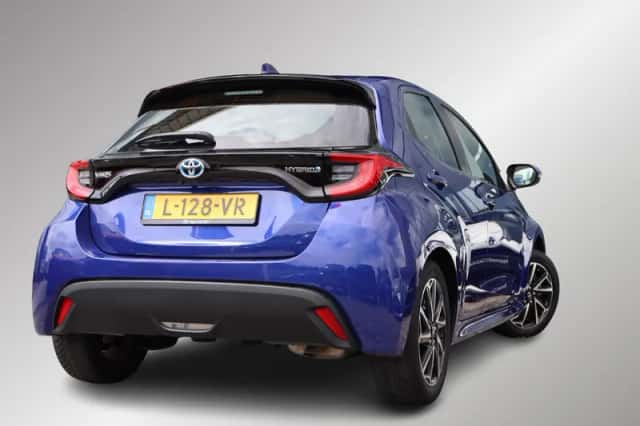 Toyota Yaris (2021) thumbnail 2
