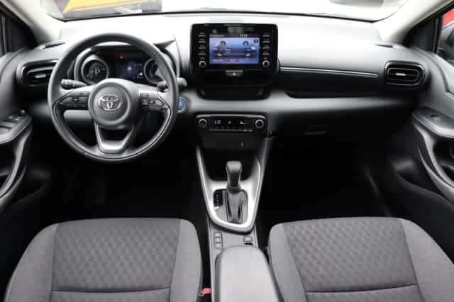 Toyota Yaris (2021) thumbnail 3