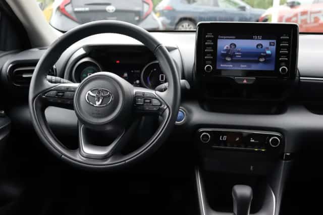 Toyota Yaris (2021) thumbnail 4