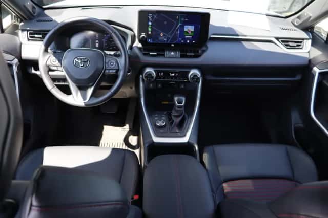 Toyota RAV4 (2023) thumbnail 3