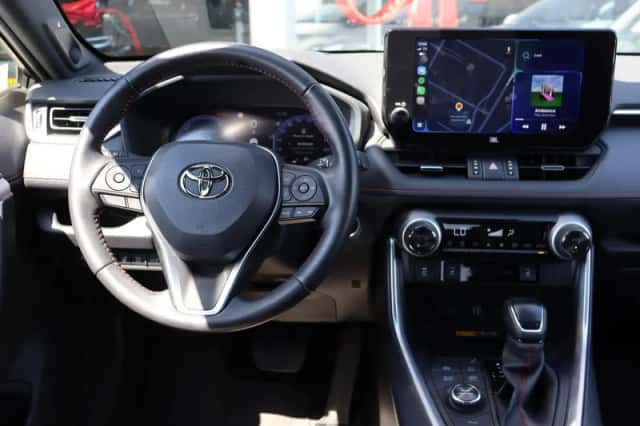 Toyota RAV4 (2023) thumbnail 4