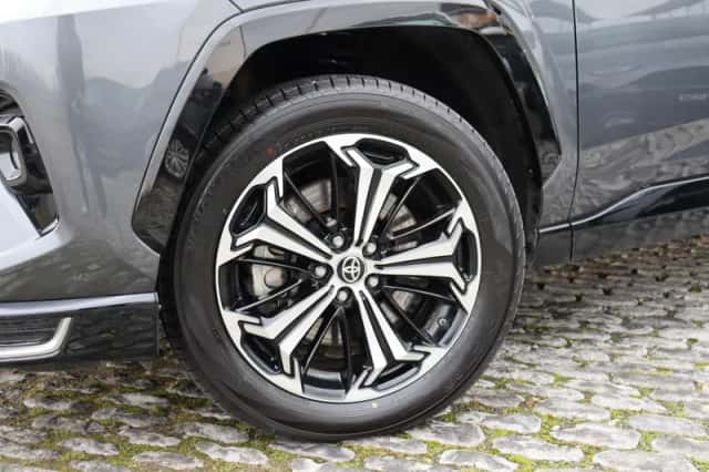 Toyota RAV4 (2025) thumbnail 4