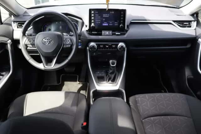 Toyota RAV4 (2020) thumbnail 3