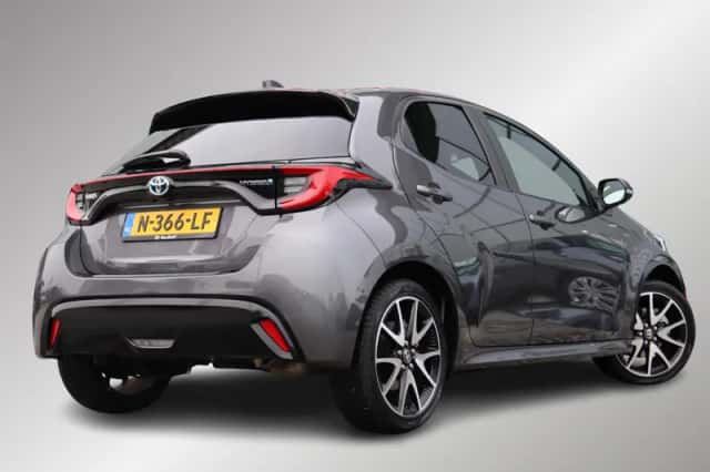 Toyota Yaris (2021) thumbnail 2
