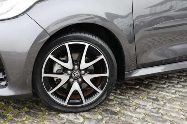 Toyota Yaris (2021) thumbnail 3