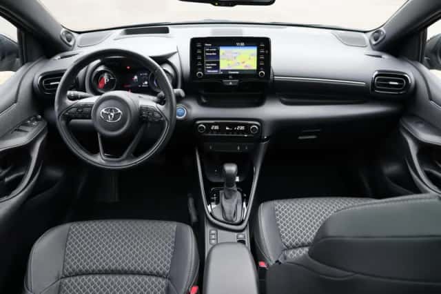 Toyota Yaris (2021) thumbnail 4