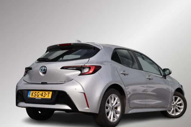 Toyota Corolla (2023) thumbnail 2