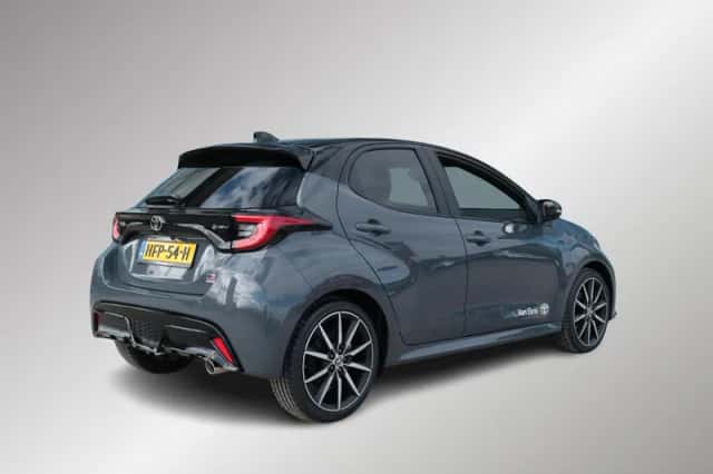 Toyota Yaris (2025) thumbnail 2