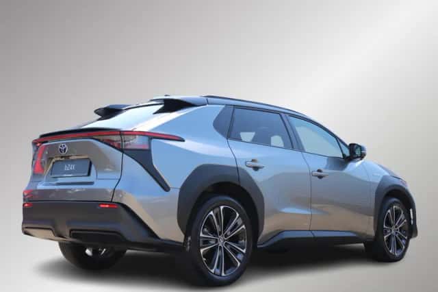 Toyota bZ4X (2024) thumbnail 2