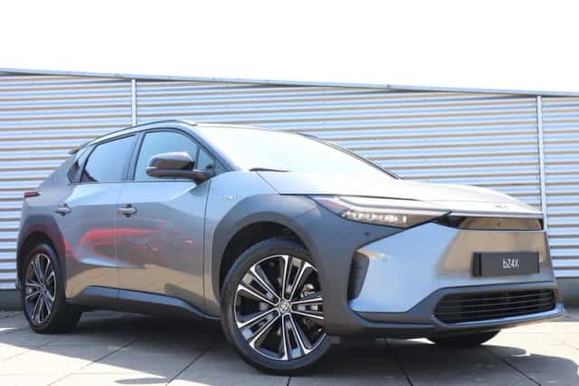 Toyota bZ4X (2024) thumbnail 3