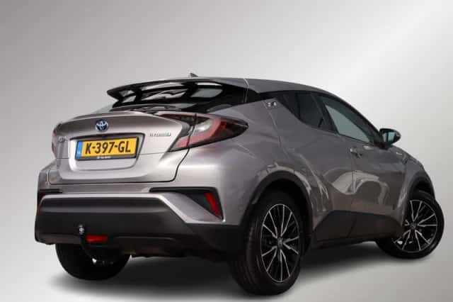 Toyota C-HR (2018) thumbnail 2