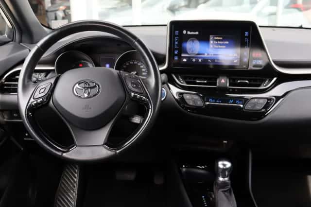 Toyota C-HR (2018) thumbnail 4