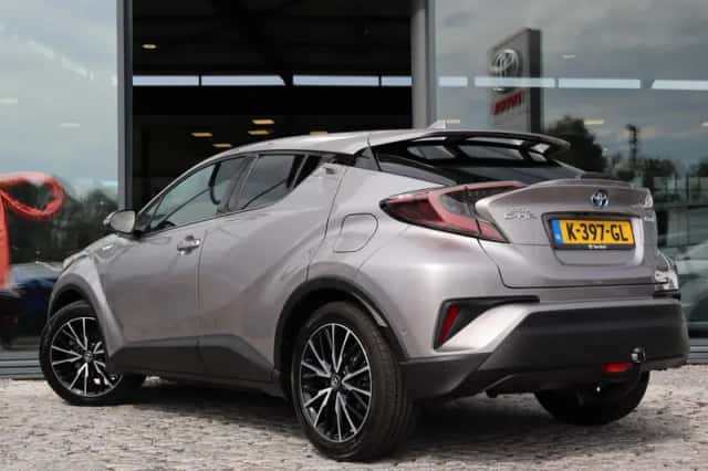 Toyota C-HR (2018) thumbnail 5