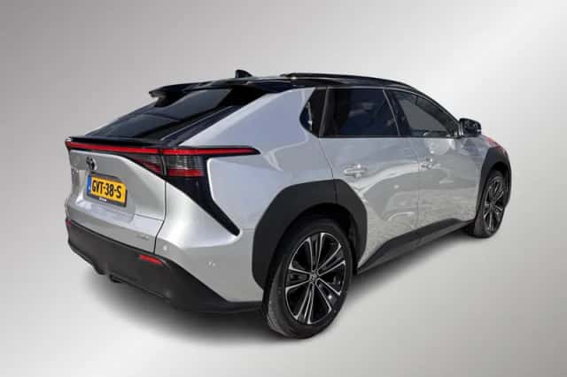 Toyota bZ4X (2024) thumbnail 2
