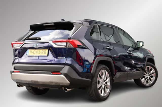 Toyota RAV4 (2022) thumbnail 2
