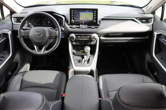 Toyota RAV4 (2022) thumbnail 4