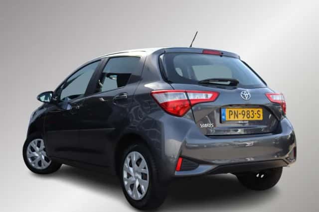 Toyota Yaris (2017) thumbnail 5