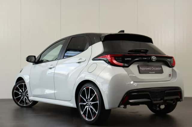 Toyota Yaris (2023) thumbnail 5