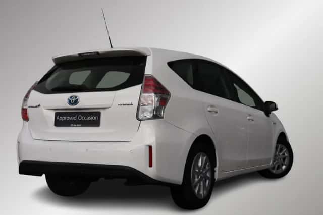 Toyota Prius (2018) thumbnail 2