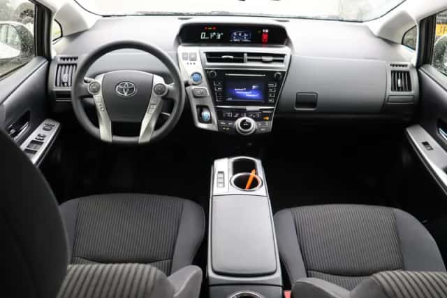 Toyota Prius (2018) thumbnail 3