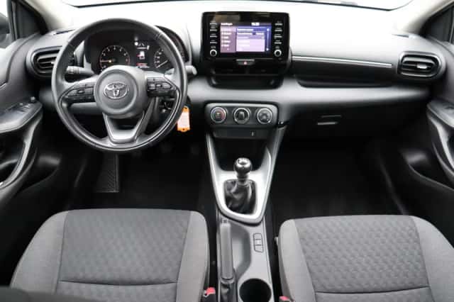 Toyota Yaris (2023) thumbnail 4