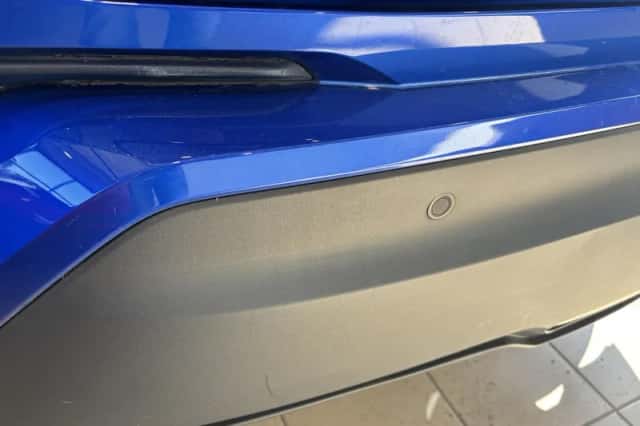 Toyota C-HR (2020) thumbnail 4