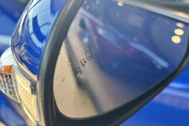 Toyota C-HR (2020) thumbnail 5