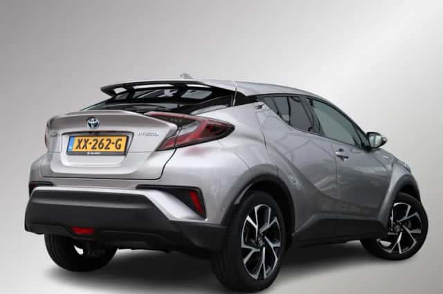 Toyota C-HR (2019) thumbnail 2