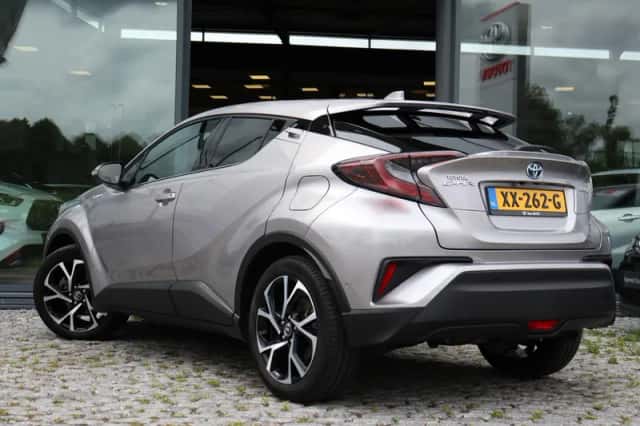 Toyota C-HR (2019) thumbnail 5