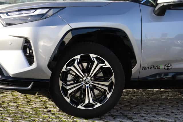 Toyota RAV4 (2025) thumbnail 4