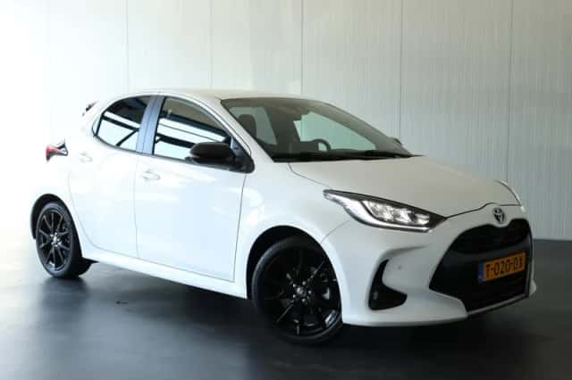 Toyota Yaris (2023) thumbnail 3