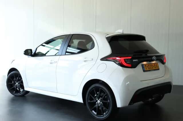 Toyota Yaris (2023) thumbnail 4