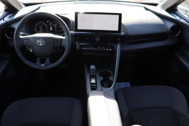 Toyota C-HR (2025) thumbnail 4