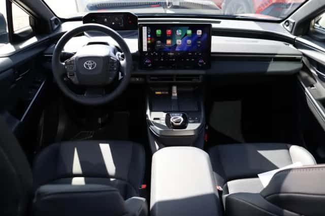 Toyota bZ4X (2026) thumbnail 4